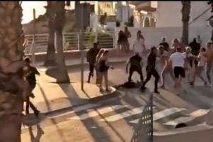 VÍDEO | Un hombre acaba inconsciente tras una brutal pelea en una discoteca de Calp VÍDEO | Un hombre acaba inconsciente tras una brutal pelea en una discoteca de Calp