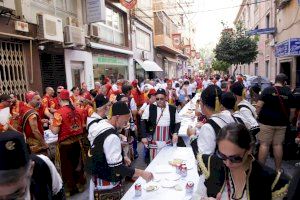 El alcalde valora las fiestas de Moros y Cristianos como "las mejores en muchas décadas" en el almuerzo festero en la sede de la asociación - (foto 3) El alcalde valora las fiestas de Moros y Cristianos como "las mejores en muchas décadas" en el almuerzo festero en la sede de la asociación - (foto 3)