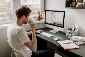 Valencia se posiciona entre las ciudades más escogidas para teletrabajar durante el verano Valencia se posiciona entre las ciudades más escogidas para teletrabajar durante el verano