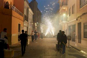 Benifaió celebró con una alta participación la tradicional Procesión del fuego, recién declarada como Fiesta de Interés Turístico Local