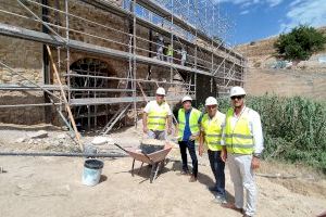 Verdú comprueba los avances de las obras de reposición del muro de contención de las escaleras de Barberes Sur y el Pont del Salt d’En Gil - (foto 4)