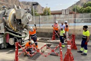 Orihuela intensifica los trabajos de limpieza de las redes de alcantarillado
