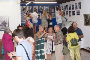Casa Toni El Fuster-Fundació Schlotter exposa ‘De Cantàbria a Kàtmandu - Retrats de Família’ de J.A Rodríguez Castro - (foto 2) Casa Toni El Fuster-Fundació Schlotter exposa ‘De Cantàbria a Kàtmandu - Retrats de Família’ de J.A Rodríguez Castro - (foto 2)