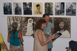 Casa Toni El Fuster-Fundació Schlotter exposa ‘De Cantàbria a Kàtmandu - Retrats de Família’ de J.A Rodríguez Castro - (foto 3) Casa Toni El Fuster-Fundació Schlotter exposa ‘De Cantàbria a Kàtmandu - Retrats de Família’ de J.A Rodríguez Castro - (foto 3)