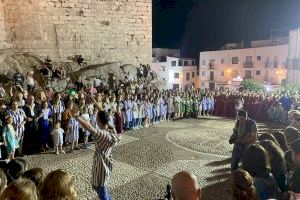 La Asociación Cultural de Moros i Cristians de Peñíscola celebra la misa de presentación de Estandartes - (foto 3)