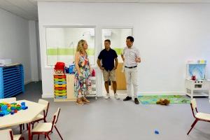 Mezquita visita la nueva aula de 2 años del Sanchis Yago