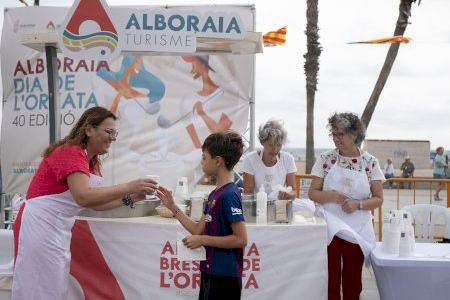 Cerca de mil personas celebran el Día de la Horchata en La Patacona con 150 litros y 1.500 fartons Cerca de mil personas celebran el Día de la Horchata en La Patacona con 150 litros y 1.500 fartons