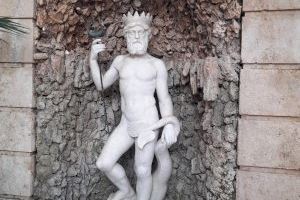 Recursos Culturales finaliza la restauración de la escultura del sindicalista Valentín González ubicada en el Mercado de Abastos