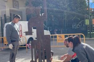 Recursos Culturales finaliza la restauración de la escultura del sindicalista Valentín González ubicada en el Mercado de Abastos - (foto 5)