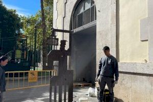 Recursos Culturales finaliza la restauración de la escultura del sindicalista Valentín González ubicada en el Mercado de Abastos - (foto 6)