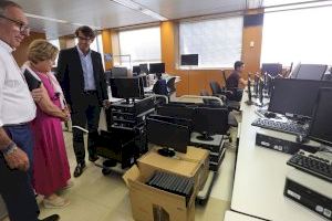 La Diputación de Alicante entrega equipos informáticos a la Fundación Elche Acoge