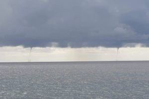 Las tormentas provocan varias trombas marinas en la costa de Alicante - (foto 2)