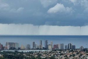 Las tormentas provocan varias trombas marinas en la costa de Alicante
