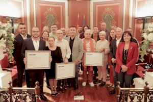 Catarroja premia l'esforç per mantindre les tradicions i ajudar a les famílies catarrogines en les seues distincions pel 9 d’octubre