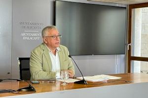 Alicante renueva y moderniza los juegos infantiles y las zonas deportivas de sus playas con una inversión de 1,4 millones