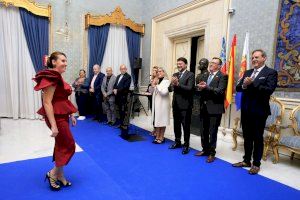Barcala al recibir a las candidatas a Reina de la FAFBA 2023: “Las fiestas en barrios y partidas aglutinan las tradiciones alicantinas”