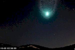 Un asteroide estalla sobre la refinería del Grau de Castelló