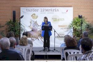 La «Tardor literària Gandia 2022» s’estrena amb un mural de Carmesina al pati de la Biblioteca Central - (foto 2) La «Tardor literària Gandia 2022» s’estrena amb un mural de Carmesina al pati de la Biblioteca Central - (foto 2)