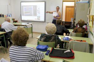 La Escuela Para Adultos de Benicàssim inicia los primeros cursos con 450 alumnos - (foto 2)