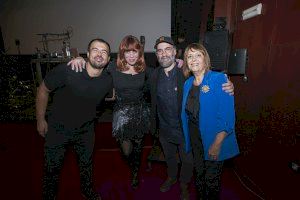 La «Tardor literària Gandia 2022» s’estrena amb un mural de Carmesina al pati de la Biblioteca Central - (foto 7) La «Tardor literària Gandia 2022» s’estrena amb un mural de Carmesina al pati de la Biblioteca Central - (foto 7)