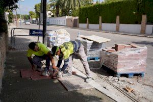 El Ayuntamiento de Paterna invierte otros 3,9 millones de euros en la mejora del asfaltado y aceras de más de 100 calles en La Canyada El Ayuntamiento de Paterna invierte otros 3,9 millones de euros en la mejora del asfaltado y aceras de más de 100 calles en La Canyada