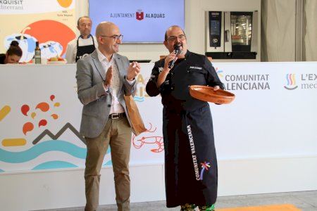 Alaquàs cocina en directo su arroz de ayuno en la Muestra de Turismo de la Comunitat Valenciana