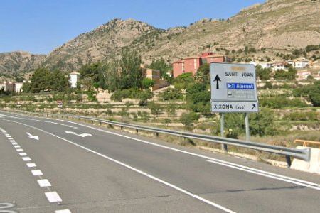 Un motorista fallece al empotrarse contra una pared en Xixona