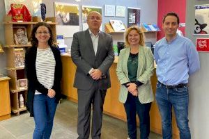 Elda recibe al coordinador de la Red Tourist Info de la Comunidad Valenciana para impulsar mejoras en la Oficina de Turismo de la ciudad Elda recibe al coordinador de la Red Tourist Info de la Comunidad Valenciana para impulsar mejoras en la Oficina de Turismo de la ciudad