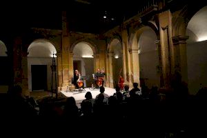 La juglaría y la música del siglo XXI se fusionaron en el espectáculo del Rey Sabio en el Festival Medieval d'Elx - (foto 4) La juglaría y la música del siglo XXI se fusionaron en el espectáculo del Rey Sabio en el Festival Medieval d'Elx - (foto 4)