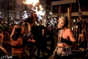 La juglaría y la música del siglo XXI se fusionaron en el espectáculo del Rey Sabio en el Festival Medieval d'Elx La juglaría y la música del siglo XXI se fusionaron en el espectáculo del Rey Sabio en el Festival Medieval d'Elx