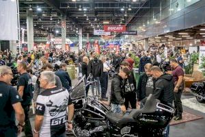 Miles de aficionados a las dos ruedas llenan el sábado del Salón de la Moto y la Bici de València en su jornada más multitudinaria - (foto 2)