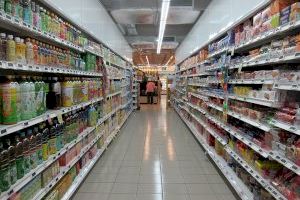 Jutgen a dues dones, per trencar-li dues costelles al treballador d'un supermercat de València