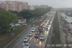 Las lluvias torrenciales en Valencia obligan a cerrar los parques y jardines de la ciudad - (foto 2)