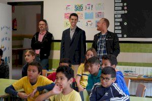 Se inicia la campaña escolar para transformar tapones en mobiliario urbano en todos los colegios de Algemesí