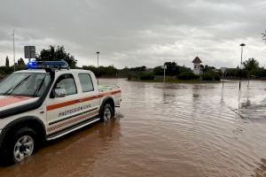 VIDEO | La tormenta descarga con fuerza en Castellón: calles inundadas, granizo y mucho viento - (foto 2)