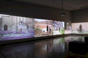 El Consorci de Museus recupera el folclore crítico con la exposición ‘De coros, danzas y desmemoria’ en Puerto de Sagunto El Consorci de Museus recupera el folclore crítico con la exposición ‘De coros, danzas y desmemoria’ en Puerto de Sagunto