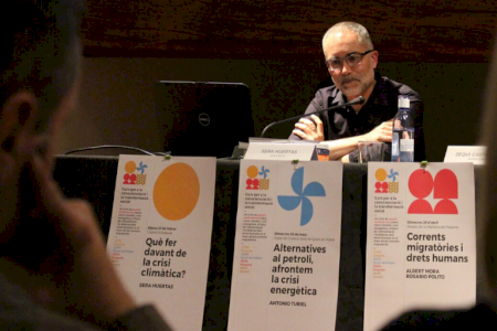 Aldaia acull la clausura del Curs per a la Conscienciació i la Transformació Social debatent sobre model energètic