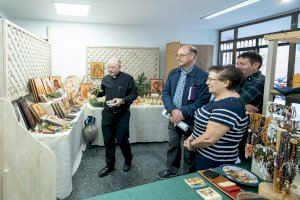 Una exposición benéfica con artesanía y belenes elaborados por las Hermanas de Belén abre al público en Valencia Una exposición benéfica con artesanía y belenes elaborados por las Hermanas de Belén abre al público en Valencia