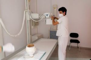 Las radiografías confirman la presencia de ajuares en el interior de las urnas funerarias