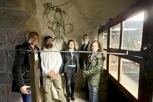 Cultura restaura la pintura d’un espadatxí del segle XVI a la sala del rellotge del Fadrí