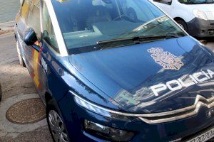 Un home assesta tres punyalades en l'estómac a un altre a València