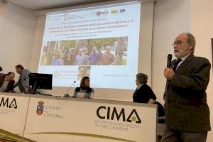 El catedràtic de la UA Nicolás Cuenca rep la beca d’investigació María Fernández Aguayo de l’Associació EsRetina El catedràtic de la UA Nicolás Cuenca rep la beca d’investigació María Fernández Aguayo de l’Associació EsRetina