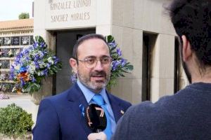 Vicente González Lizondo jura ante la tumba de su padre que dará su vida por Valencia