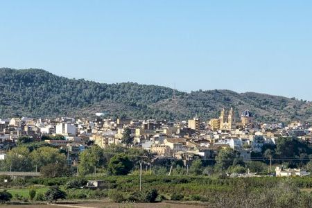 Riba-roja de Túria felicita a la escritora local Mar Benegas tras obtener el Premio Cervantes Chico de literatura infantil y juvenil de 2022