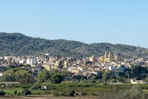 Riba-roja de Túria felicita a la escritora local Mar Benegas tras obtener el Premio Cervantes Chico de literatura infantil y juvenil de 2022