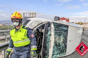 Bolca una furgoneta en l'autovia a Montfort