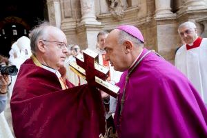 Bevanent toma posesión del cargo de arzobispo con un discurso humanista: “La Iglesia no es un partido político” - (foto 12) Bevanent toma posesión del cargo de arzobispo con un discurso humanista: “La Iglesia no es un partido político” - (foto 12)