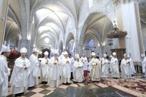 Bevanent toma posesión del cargo de arzobispo con un discurso humanista: “La Iglesia no es un partido político” - (foto 25) Bevanent toma posesión del cargo de arzobispo con un discurso humanista: “La Iglesia no es un partido político” - (foto 25)