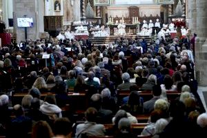 Bevanent toma posesión del cargo de arzobispo con un discurso humanista: “La Iglesia no es un partido político” - (foto 7) Bevanent toma posesión del cargo de arzobispo con un discurso humanista: “La Iglesia no es un partido político” - (foto 7)
