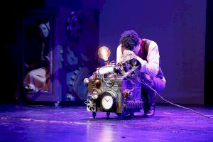 El crevillentino Edgar Moreno protagoniza "Sherlock Holmes y el Cuadro Mágico" una nueva historia musical en el Gran Teatro de Elche - (foto 4) El crevillentino Edgar Moreno protagoniza "Sherlock Holmes y el Cuadro Mágico" una nueva historia musical en el Gran Teatro de Elche - (foto 4)